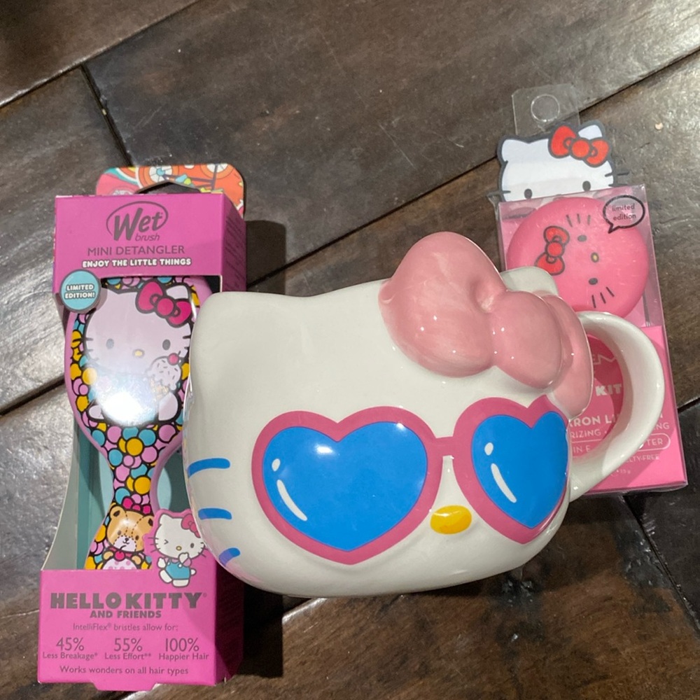 Hello kitty 3 piece bundle
Coffee cup 
Lip balm 
Mini Wet brush